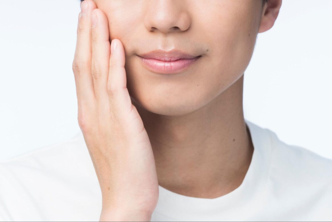男性がフェイスラインを整えるには？ヒアルロン酸が有効な理由も解説