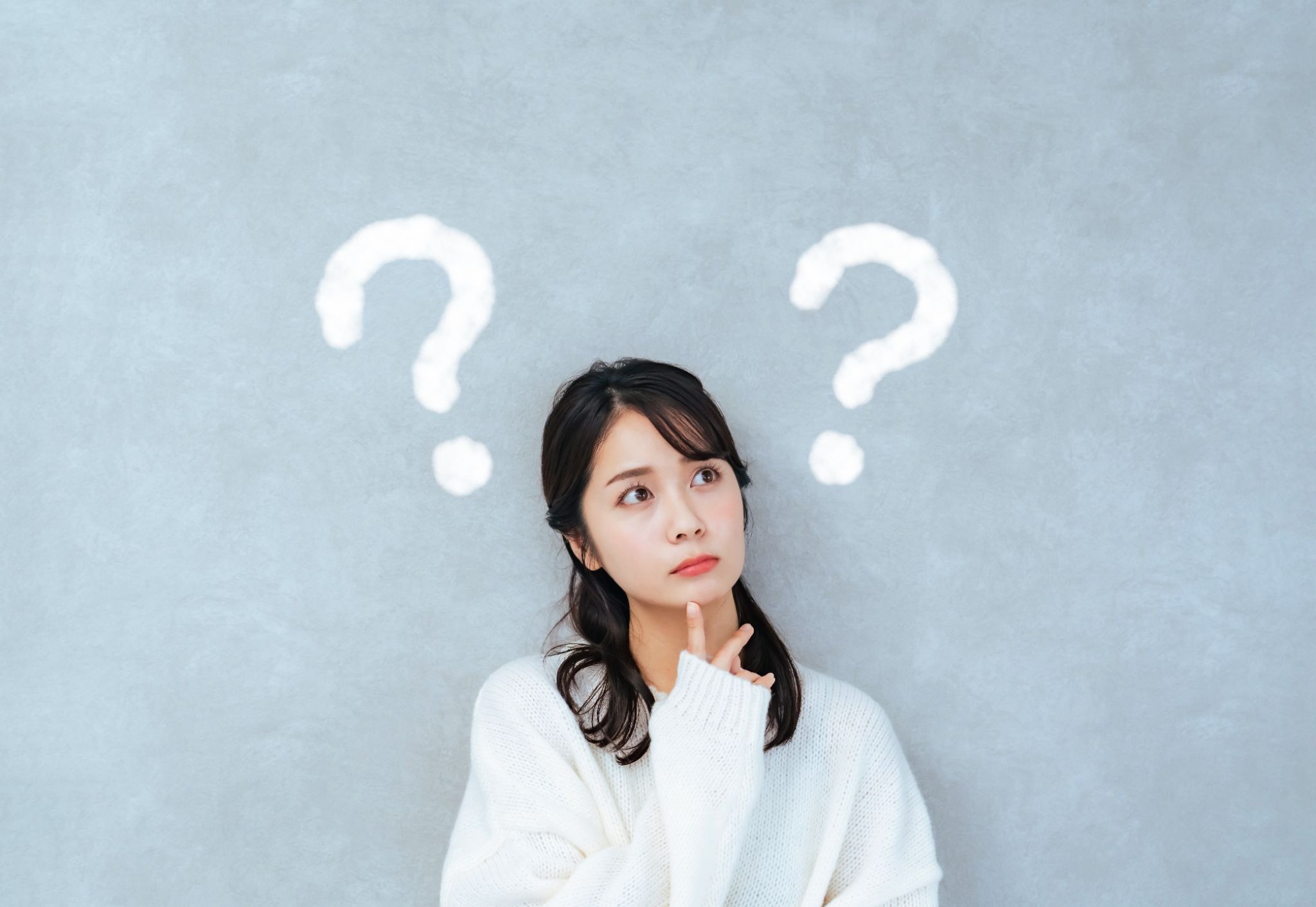 ヒアルロン酸注入前後に他の施術を受けても大丈夫かどうか疑問を感じている女性とはてなマーク
