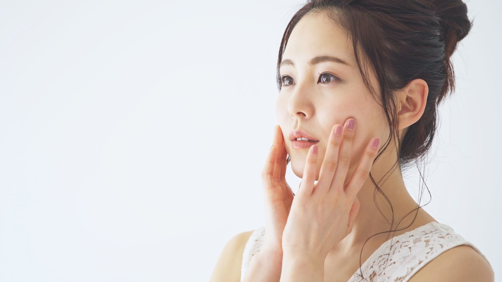 たるみを気にしている女性