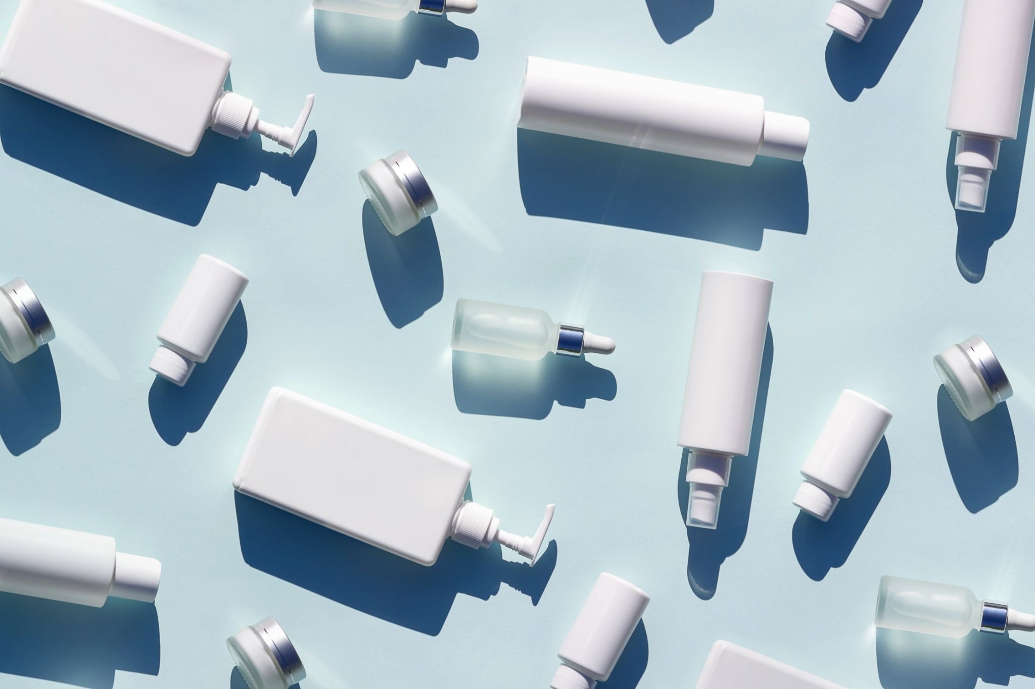 たくさんのスキンケアアイテム