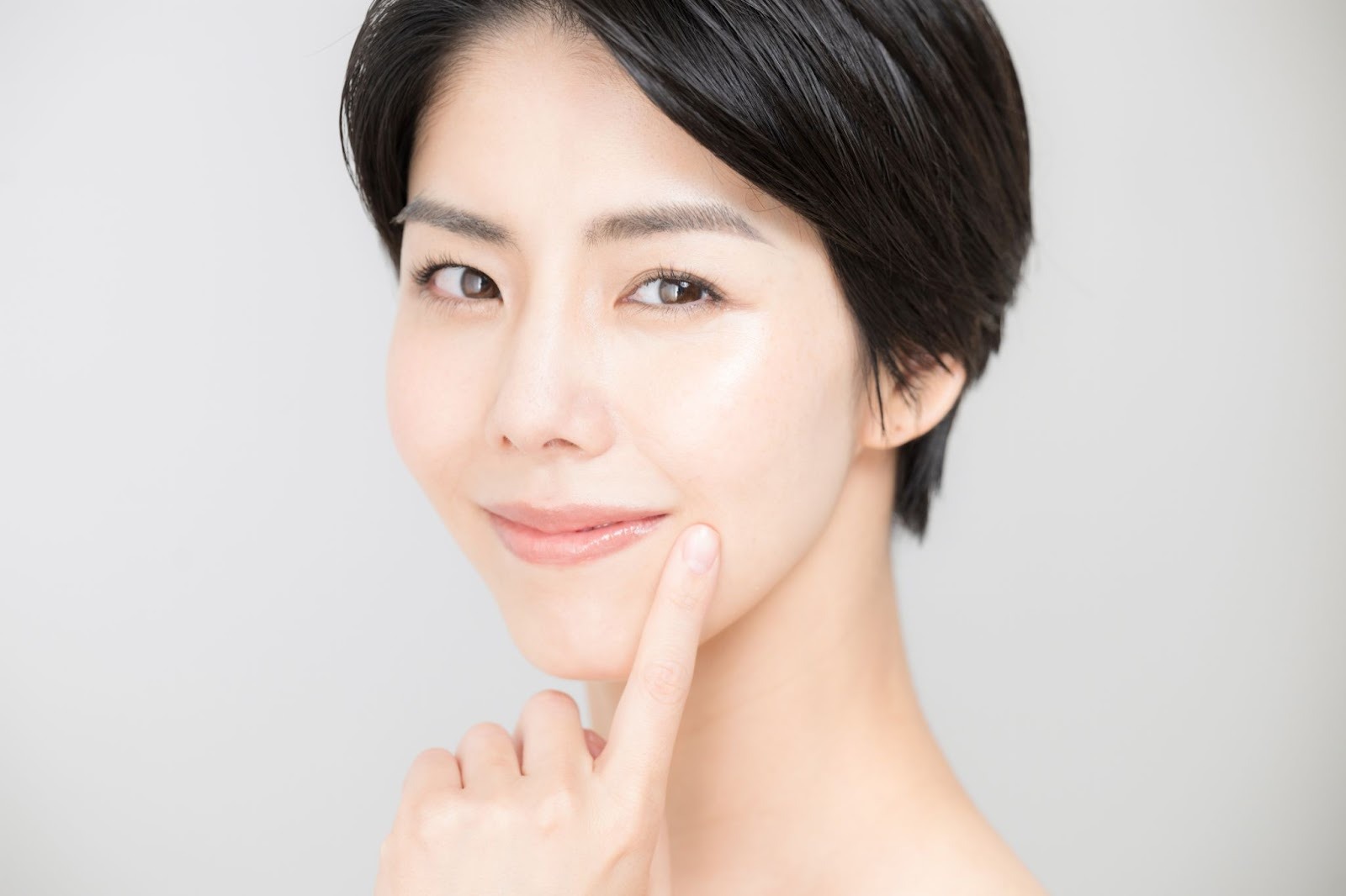 たるみのない美肌の女性