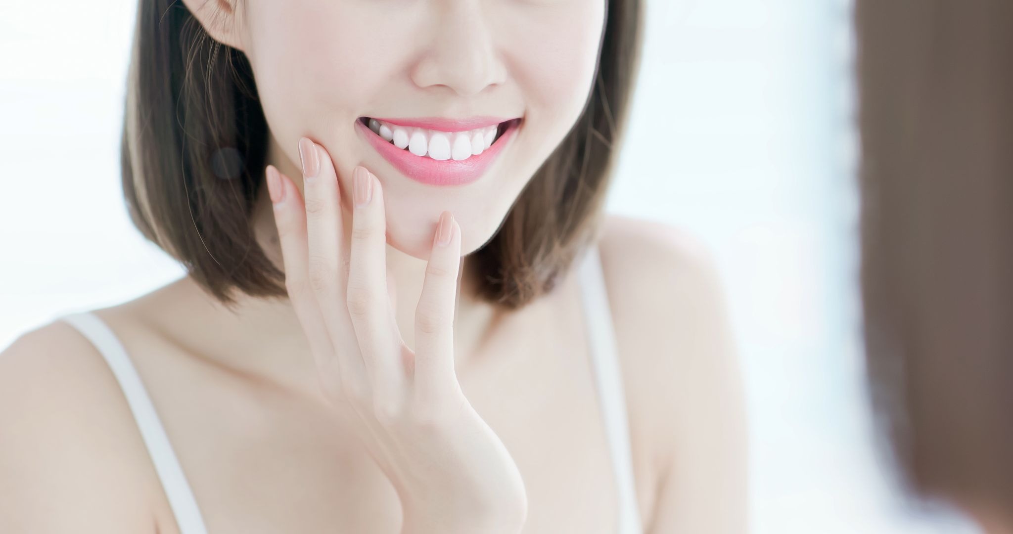 笑顔の女性の口元